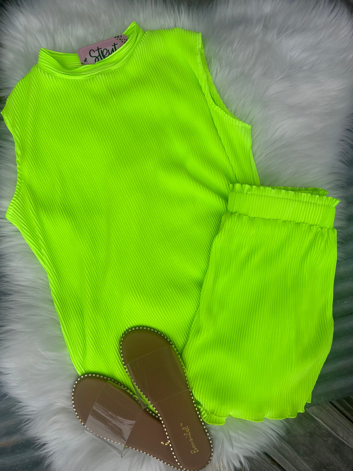 Hard to Resist Pleated Set / Lime